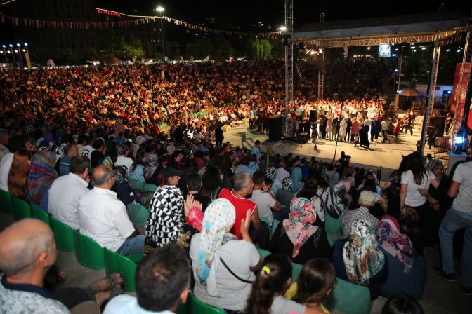 ARDAHANLILAR DARICA SAHİLE SIĞMADI