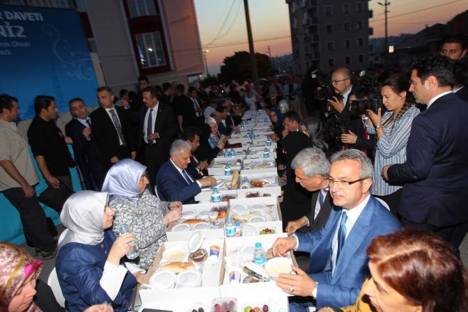 Başbakan Yıldırım, ‘’Yolları böleriz ama Türkiye’yi böldürtmeyiz’’