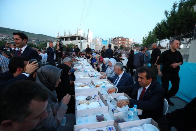 Başbakan Yıldırım, ‘’Yolları böleriz ama Türkiye’yi böldürtmeyiz’’