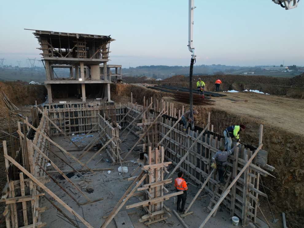 Kamuran Akbay, İstanbul'da inşası hızla devam eden üç değişik projesini tanıttı.