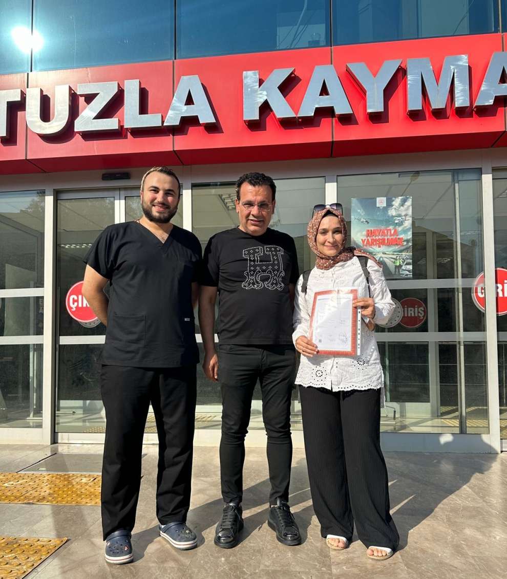 Karagülle İnşaat Yönetim Kurulu Başkanı Kamuran Akbay , en prestijli projelerinden biri olan , Happy Life Homes Tuzla da, tapu vermeye başladı.