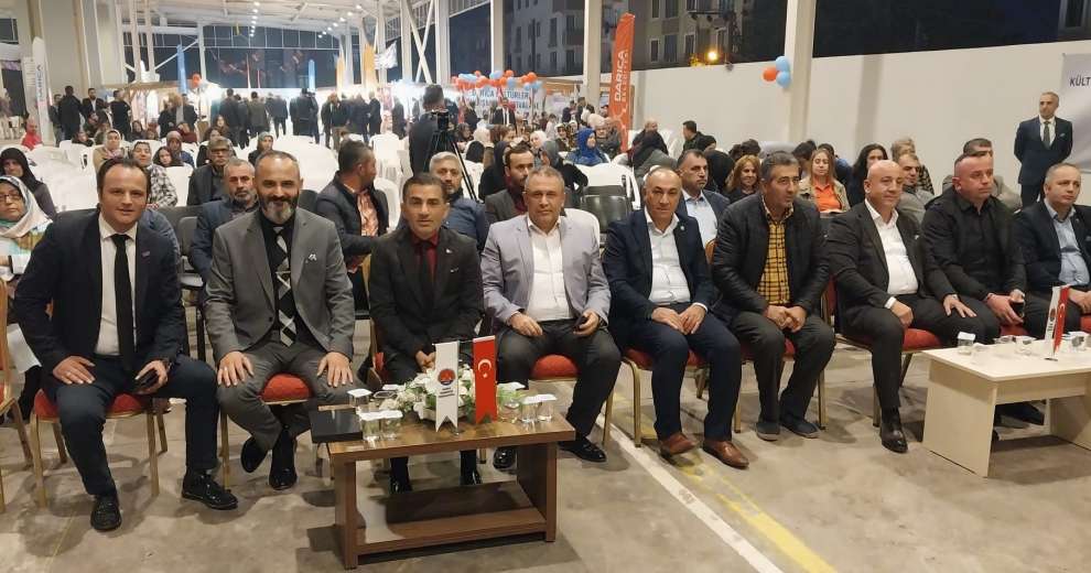 Kültürler Kaynaşması Festivali'nde , Şener GYD Başkanı Şener Yılmaz, yoğun ilgi gördü.