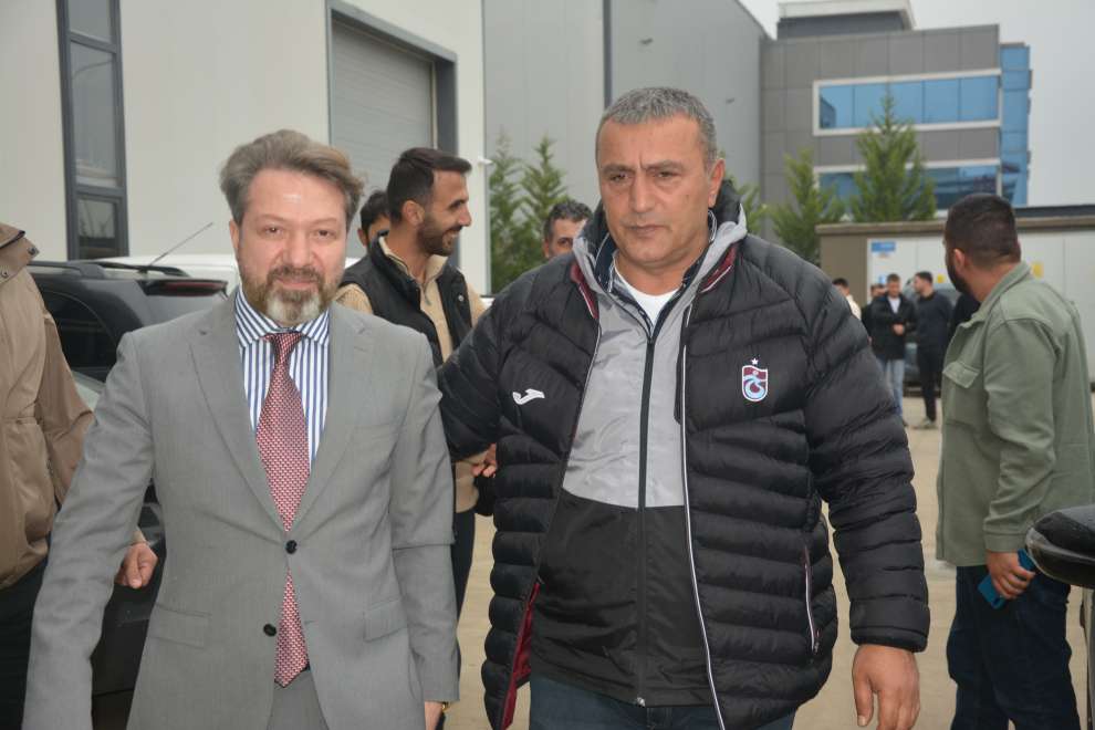 Turizm sektöründe yatırımları bulunan iş insanı Ömer Koç, İMES OSB'de faaliyet gösteren DDC Makina'yı ziyaret etti.