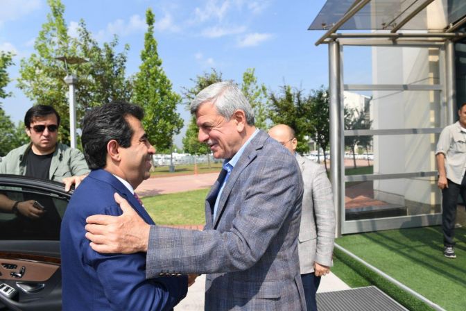 Vali Güzeloğlu’ndan Başkan Karaosmanoğlu’na veda ziyareti