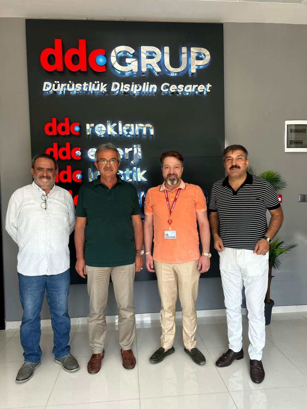 Makine İhtisas Organize Sanayi Bölgesi (İMES) 'de faaliyet gösteren DDC Makina ile Köşkerler Çelik Halat 'ın üst düzey yöneticileri , Türk sanayisinin geleceğini konuştular.