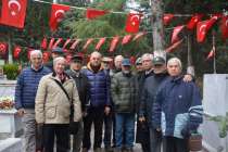 Kara Harp Okulu 1975 yılı mezunları, Gebze Şehitli'nde yatan devre arkadaşları , Şehit J. Binbaşı Tahsin Büyükçoban'ı şehitlikte andılar.