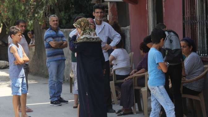 Adanada bir kişi kıskandığı eşini pompalı tüfekle vurdu