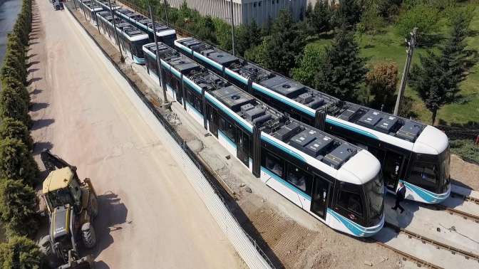 Altıncı tramvay aracı raylara indi