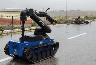 Aselsan üretimli bomba imha robotu