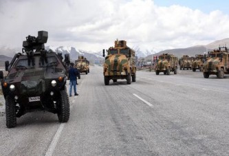 Askeri konvoy 'Ölürüm Türkiyem' türküsüyle Yüksekova'ya uğurlandı