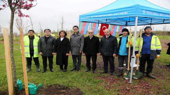 Azerbaycan ve Türkiye Kardeşliği Ormanına Haydar Aliyev’in anısına 100 fidan