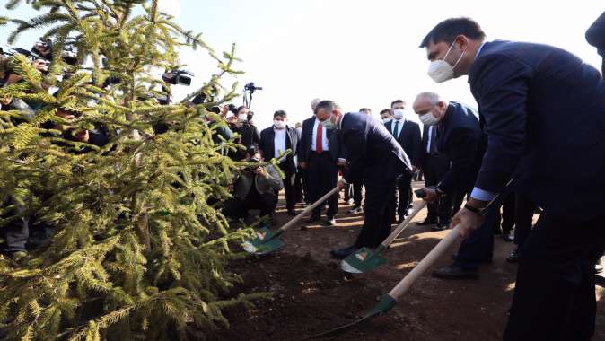 Bakan Kurum Gebze Millet Bahçesi’nde incelemelerde bulundu