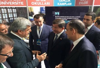 Başbakan Davutoğlu, Büyükşehir’in Ankara’da açtığı standa konuk oldu