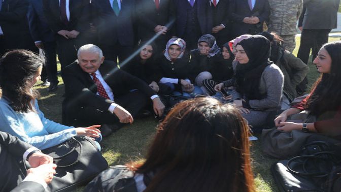 Başbakan Yıldırım Erzincanda üniversiteli öğrencilerle