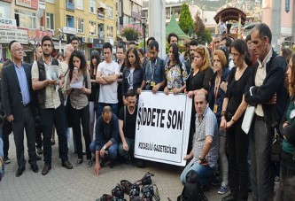 Basın mensupları şiddete tepki gösterdi