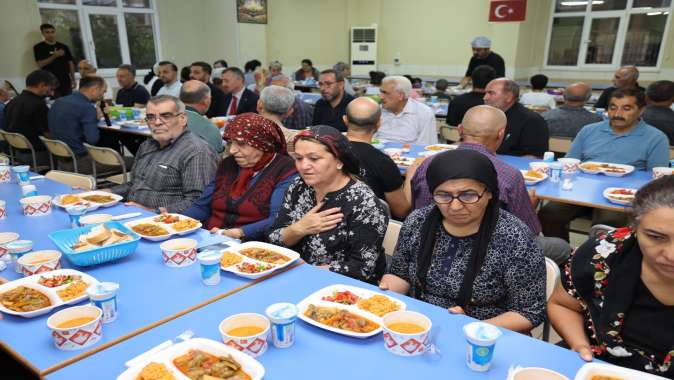 Başkan Büyükakın, Körfez Cemevi’nde Muharrem ayı orucuna katıldı