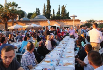 Başkan Karaosmanoğlu, ''İnsanlığın dirilişi için dua edelim''