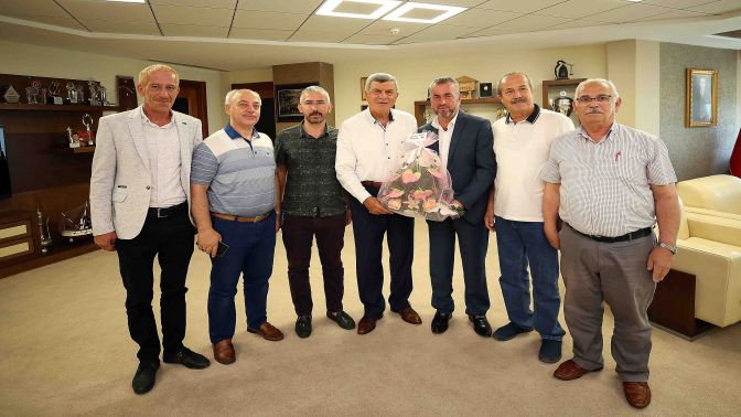 Başkan Karaosmanoğlu, Orhan Mahallesi muhtarı ve azalarını ağırladı