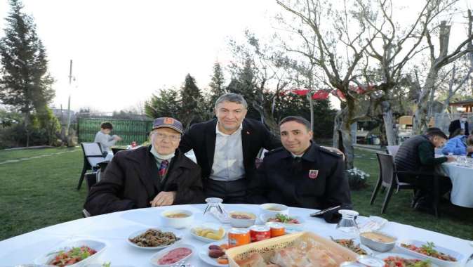 Başkan Şayir ilk iftarını şehit ve gazi aileleriyle birlikte açtı