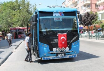 Bayrak asan otobüslere ceza iddiası