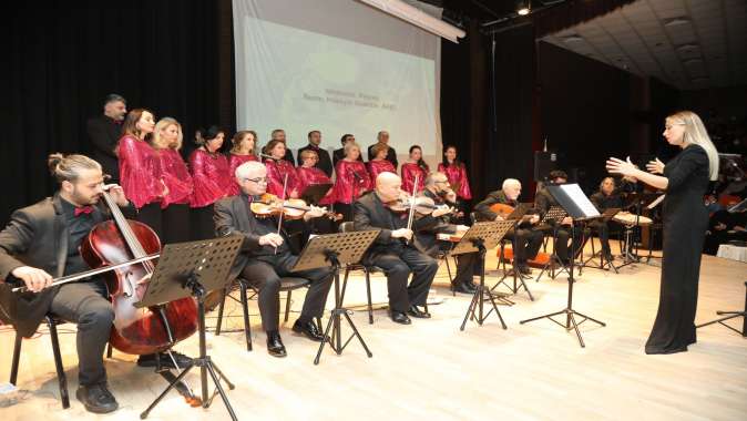 Belediye korosu kadınlar için konser verdi