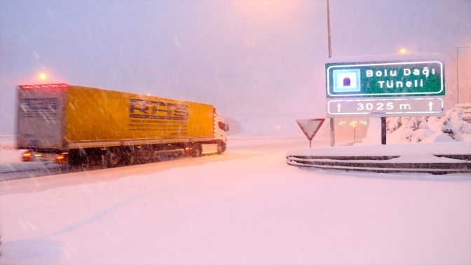 Bolu Dağında yoğun kar yağışı