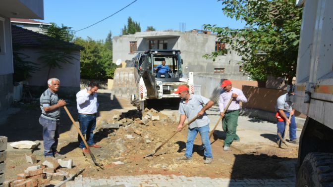 Bozulan yollar onarılıyor