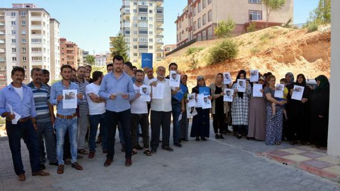 Bütün paraları gitti! Ofisin camındaki yazıyı görünce şoke oldular