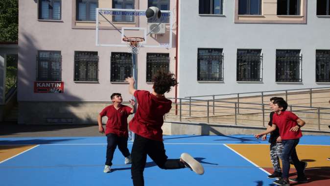 Büyükşehir’den 106 okula daha basketbol ve voleybol sahası