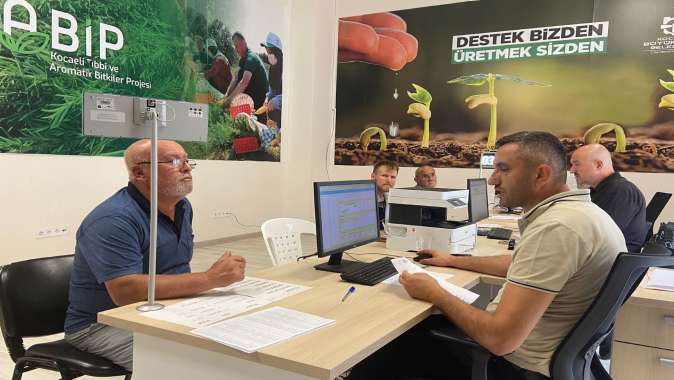 Büyükşehir’den çiftçiye sonbahar tohum desteği