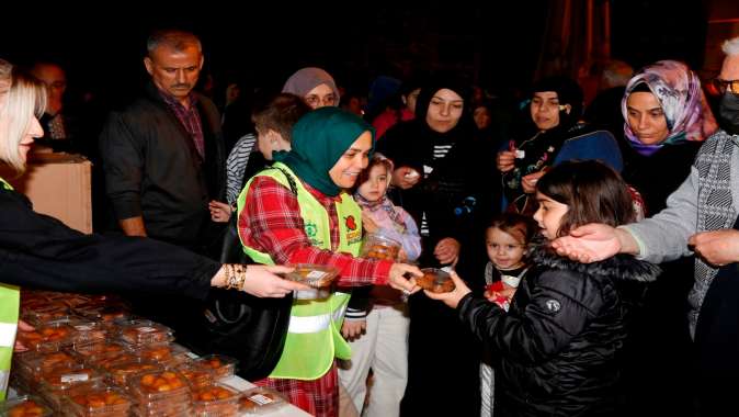 Büyükşehir’den Kadir Gecesi’nde lokma ikramı