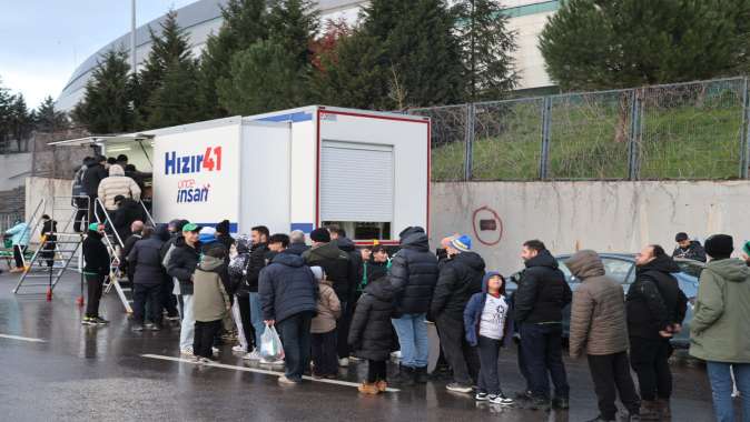 Büyükşehir’den Kocaelispor taraftarlarına iftarlık ikramı