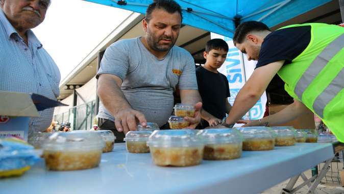 Büyükşehir’in aşure dağıtımı başladı