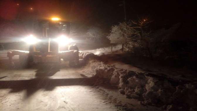 Büyükşehir’in kar komandoları gece boyunca iş başındaydı