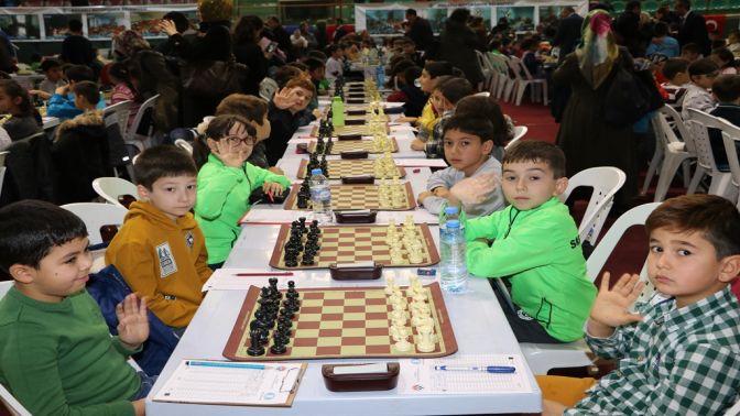 Büyükşehir’in okullar arası Satranç Ligi başladı