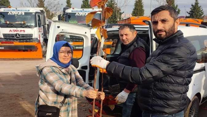 Büyükşehir’in yüzde 50 hibeli meyve fidanı dağıtımı başladı