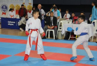 Büyükşehir Karate Ligi'nin dördüncü etabı yapıldı