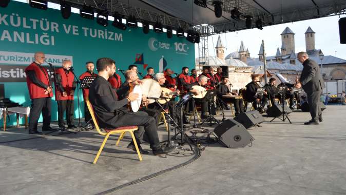 Büyükşehir TDM Korosu Konya Festivali’nde göz doldurdu