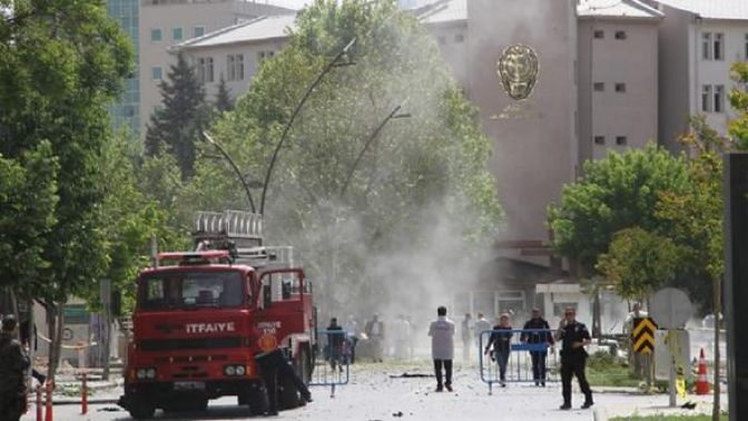 Canlı bombaya rahmet dileyen avukata suç duyurusu