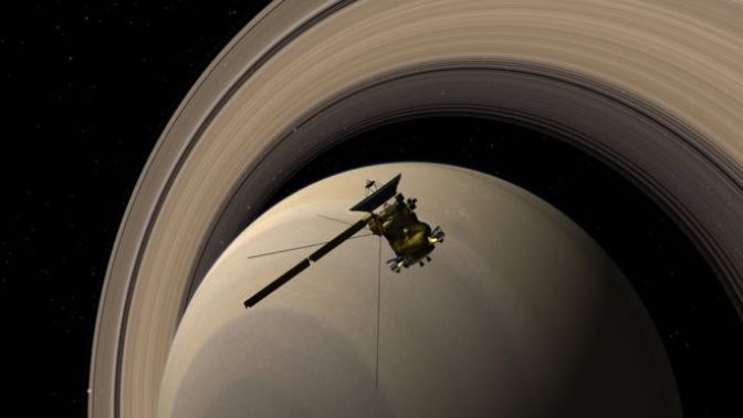 Cassini uydusu Satürne düştü