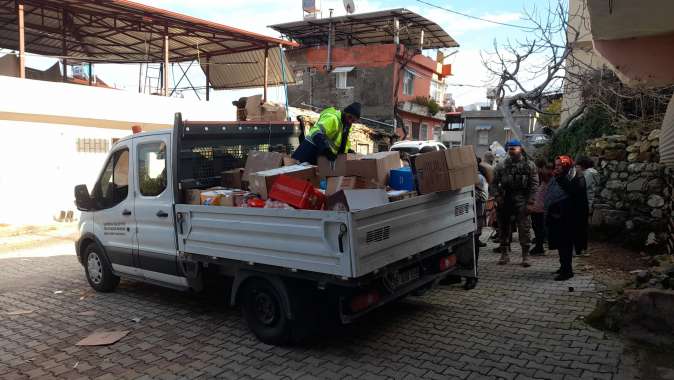 Çayırova Belediyesi, Hatay Defne’de yaraları sarıyor