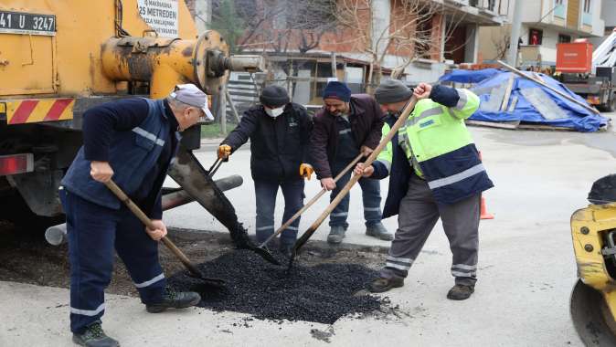 Çayırova’da asfalt yama çalışması