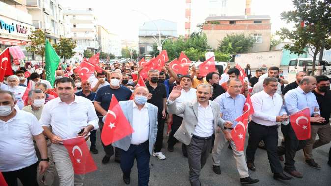 Çayırova’lılar 15 Temmuzda meydandaydı