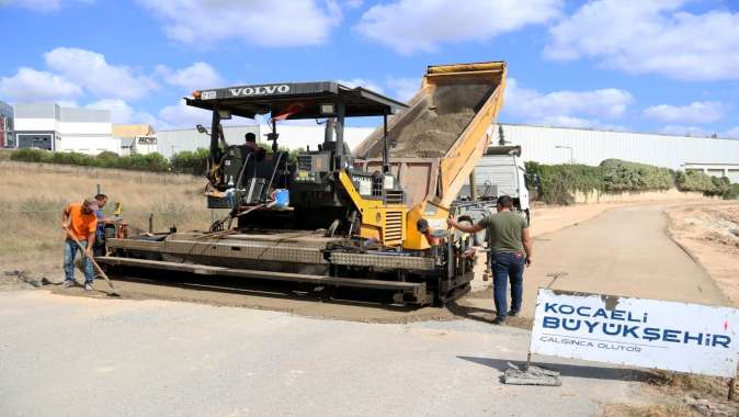 Çayırova Şekerpınarda yol konforu arttırılıyor