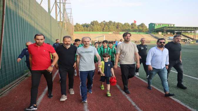 Çiftçi, minik sporcular ve aileleriyle birlikte spor yaptı