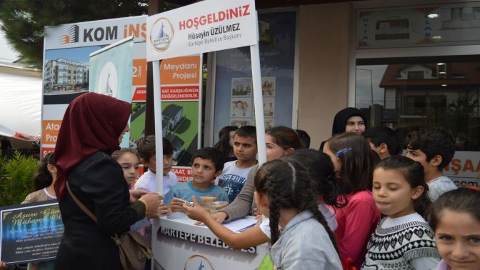 ÇOCUK KULÜBÜ ÖNCE PAYLAŞMAK DEDİ AŞURE DAĞITTI