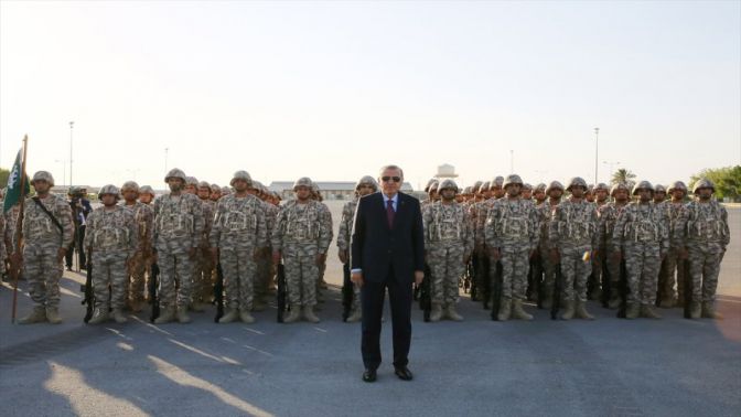 Cumhurbaşkanı Erdoğan Katardaki Türk birliğinde