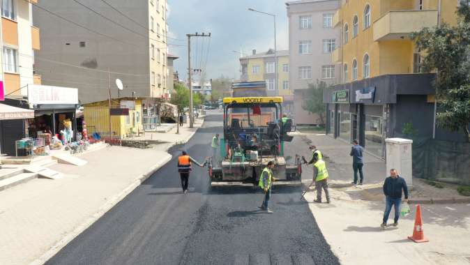 Darıca Battalgazi Caddesi sıcak asfaltla buluşturuldu