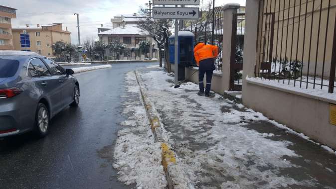 Darıca’da ekipler yolların açık kalması için gece boyu çalıştı