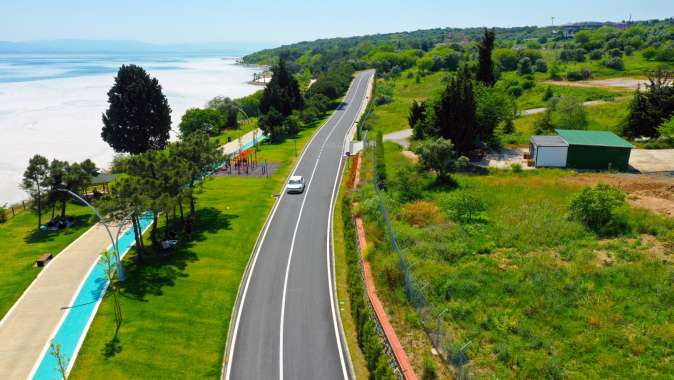 Darıca Sahil Parkı’nda yollar resim tablosu gibi oldu